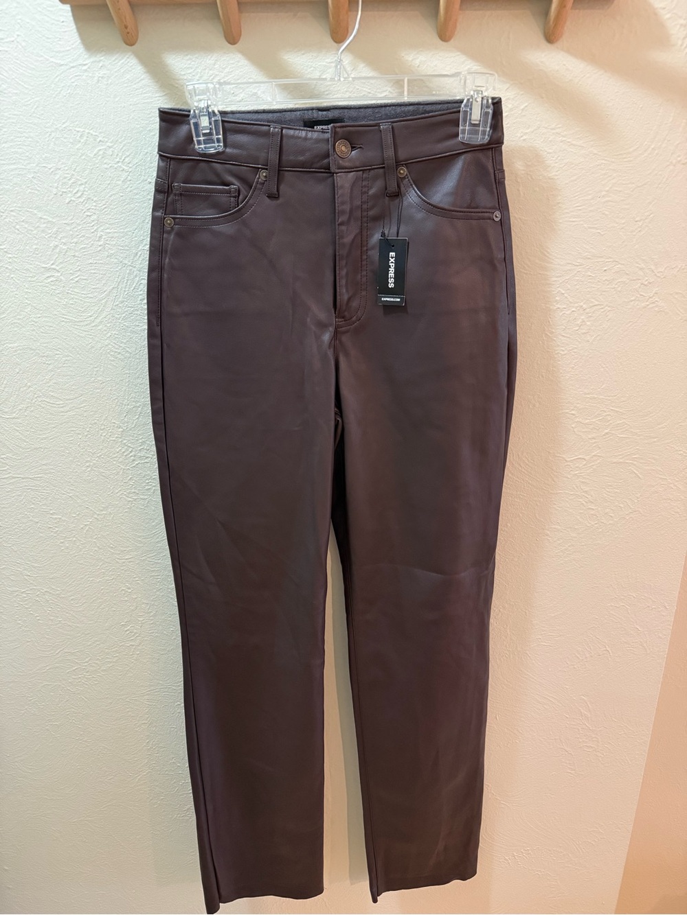 Express Women’s Straight-Leg Jeans in Deep burgundy